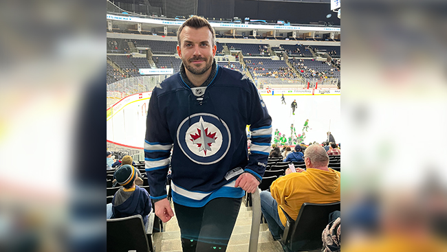 ‘You feel at home’: Playoff hockey helps newcomers feel more Canadian